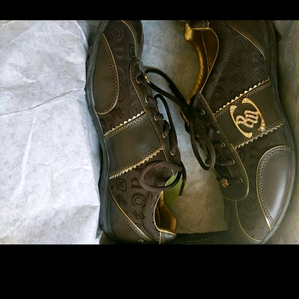 Women's 8.5 shoes